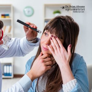 woman at eye doctor in vaughan